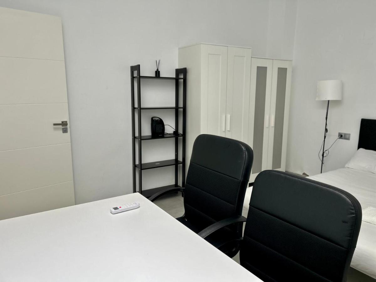 Hostel Ramon Lujan 91 Madrid Bagian luar foto