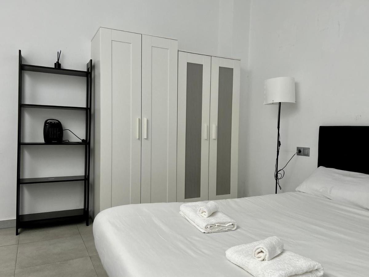 Hostel Ramon Lujan 91 Madrid Bagian luar foto